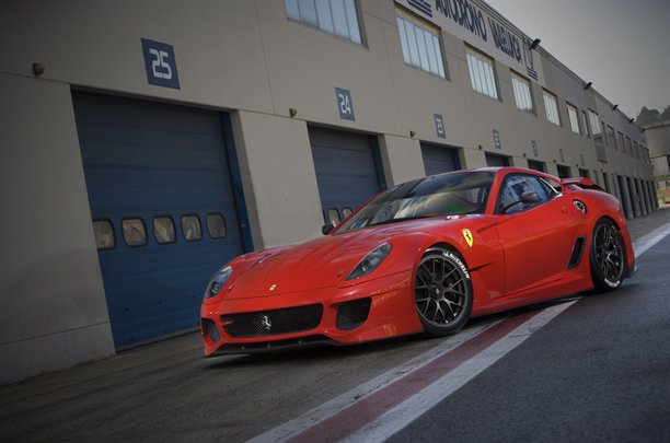 opublikowa klipy wideo prezentuj ce Ferrari 599 GTO na torze