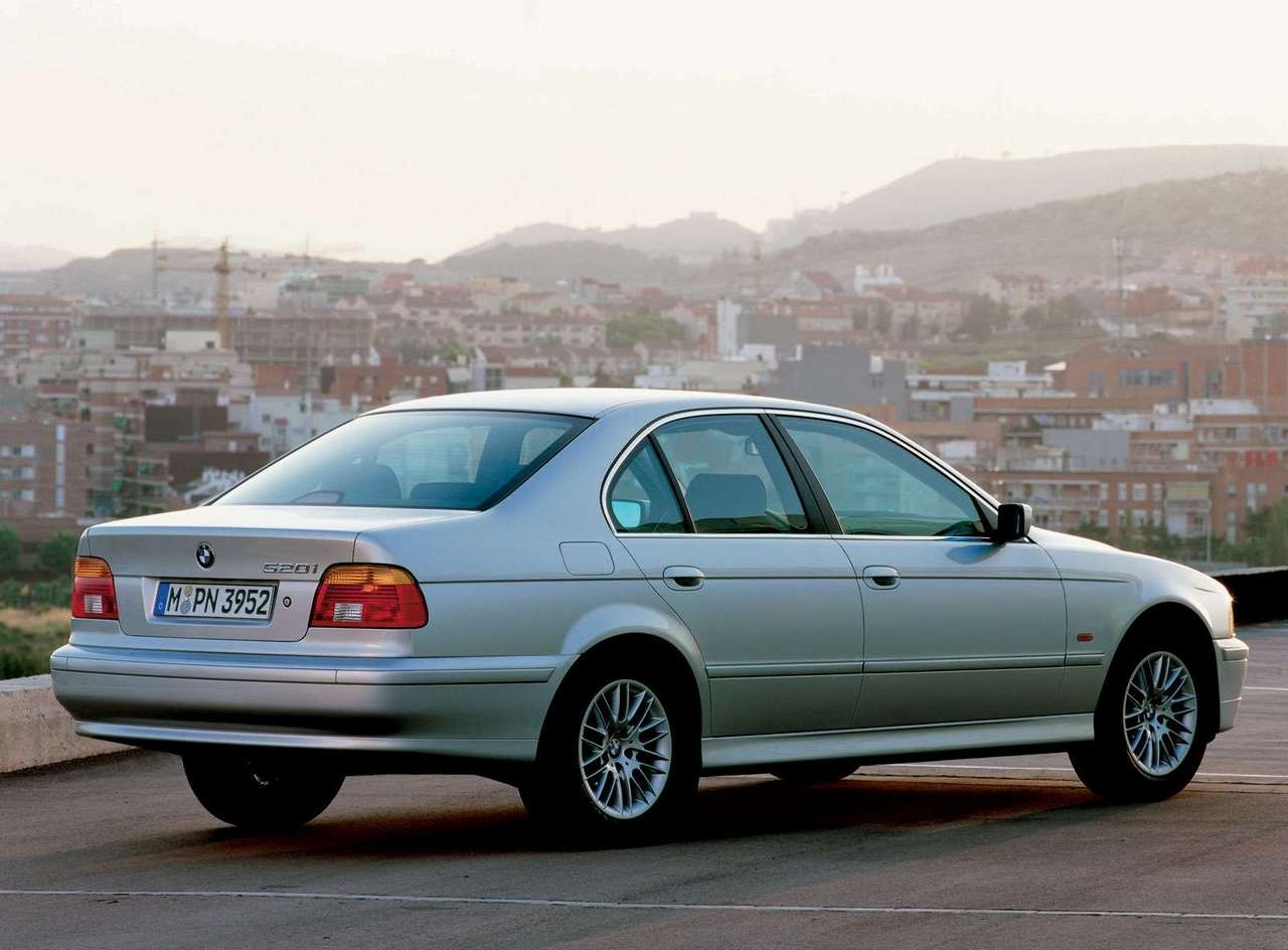 BMW-520i-E39.jpg