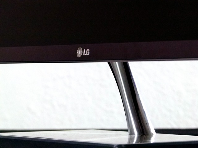 LG E2290V - noga